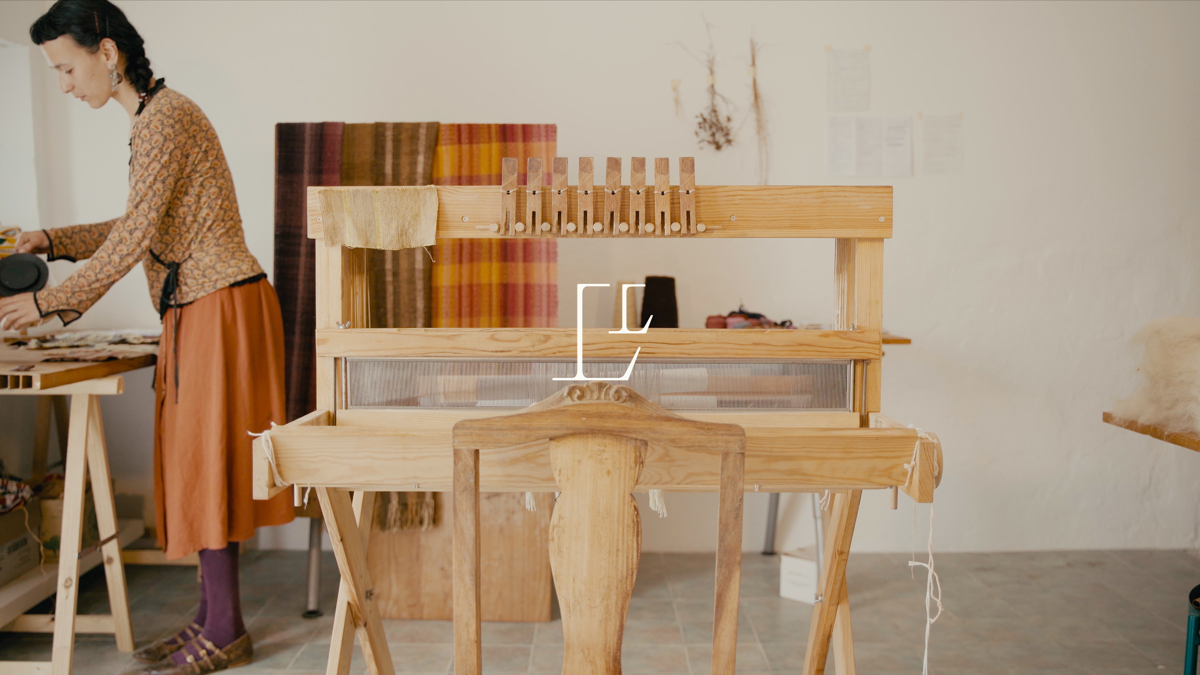 Supplementary weft technique in weaving with Alice Aranha